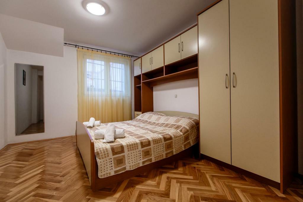 Apartmani Maris II Palit Exterior photo